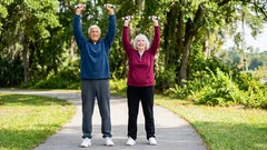 Ranní rozcvička po šedesátce: jemně, bezpečně, účinně