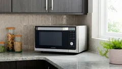 Je mikrovlnná trouba opravdu nebezpečná? Jednoduché vysvětlení bez mýtů